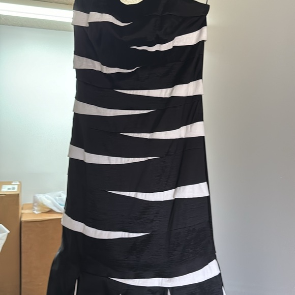 Mermaid style strapless dress white and black size 8 - Picture 2 of 7